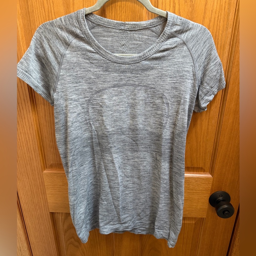 Lululemon Swifty Women’s Gray Athletic Short Sleeve Top